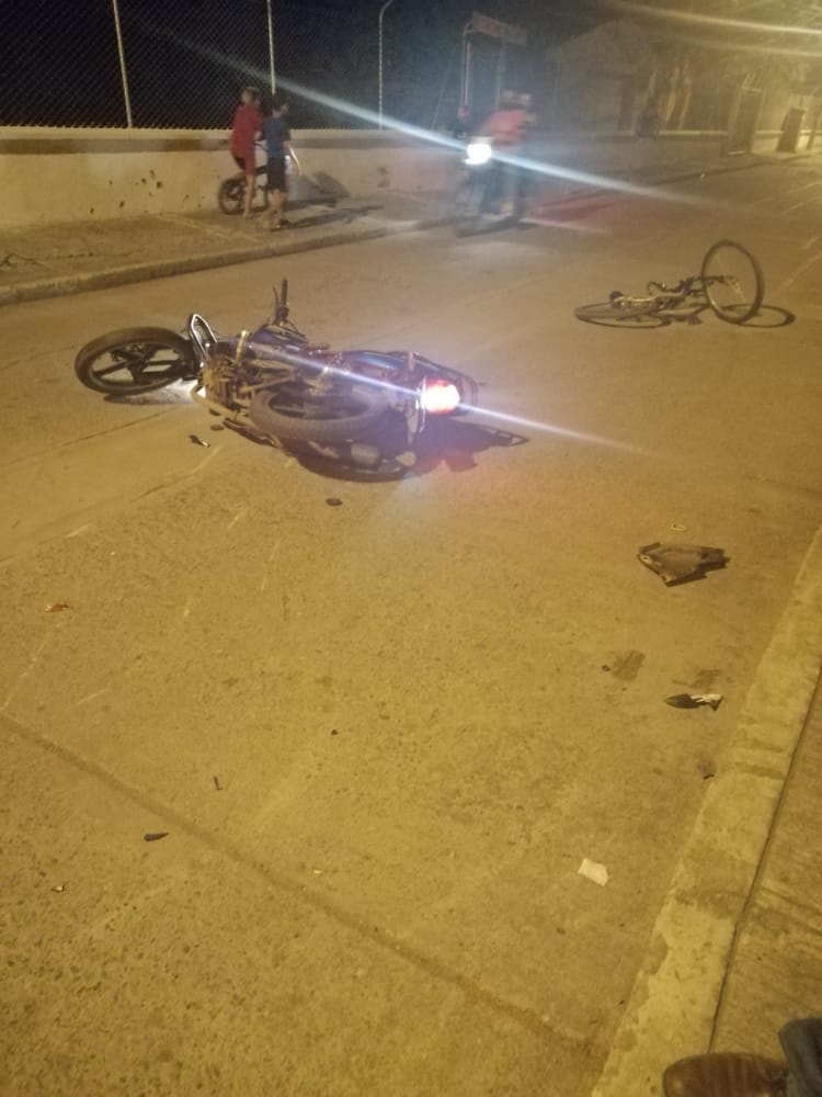 Un muerto en colisión entre moto y bicicleta