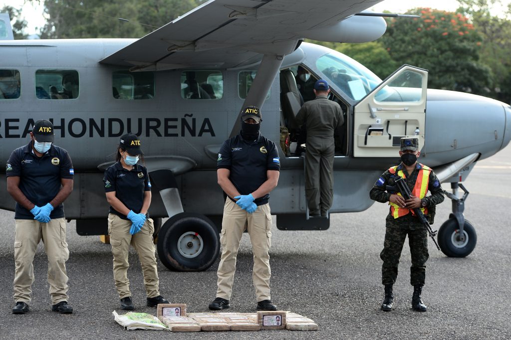 Marcaban su droga con la cédula de Pablo Escobar
