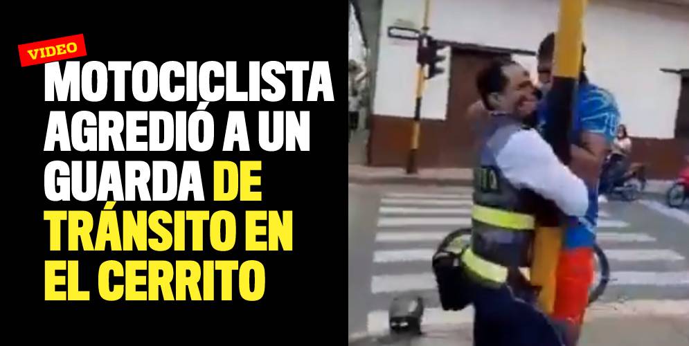 Video Terrible agresión de un motociclista a un guarda de tránsito en El Cerrito