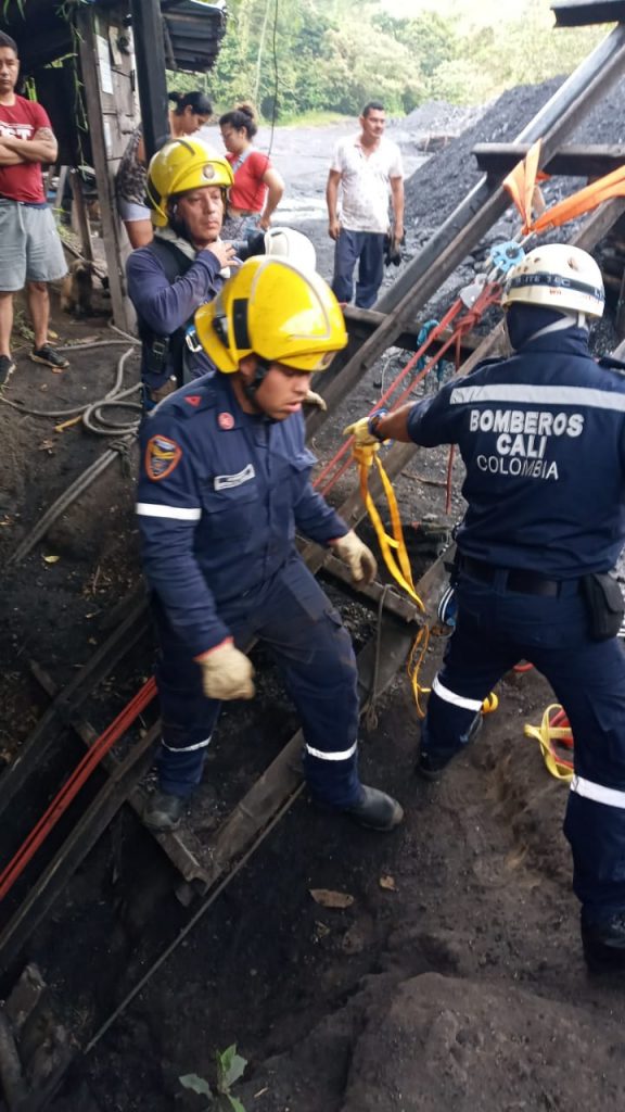 Cuatro mineros quedaron atrapados por derrumbe de una mina en Cali