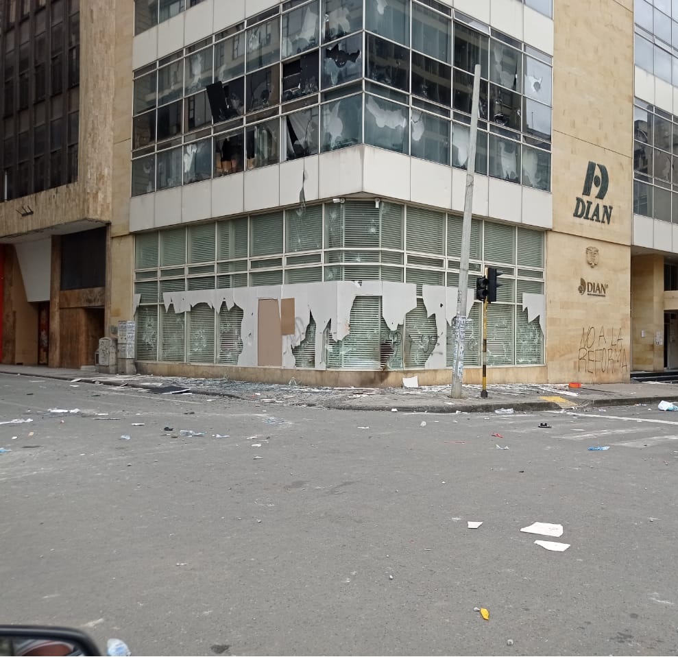 Vándalos llegaron a saquear el Centro de Cali