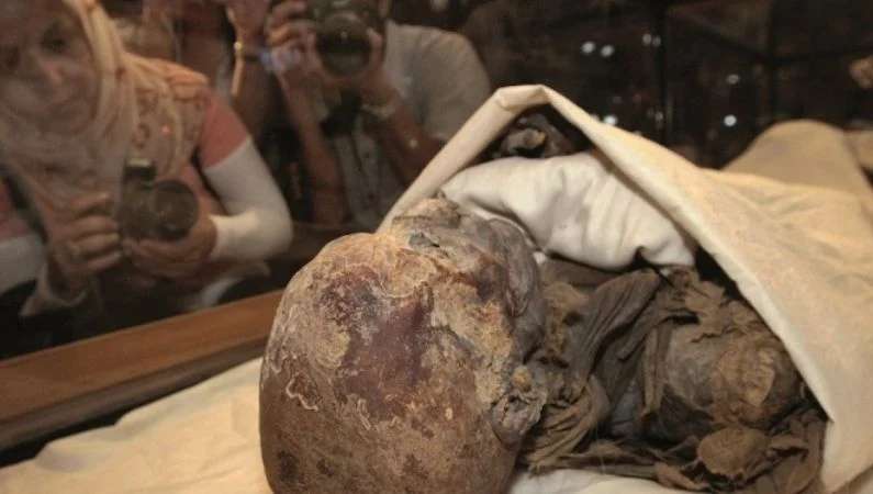 Momias de faraones del Antiguo Egipto desfilaron en El Cairo