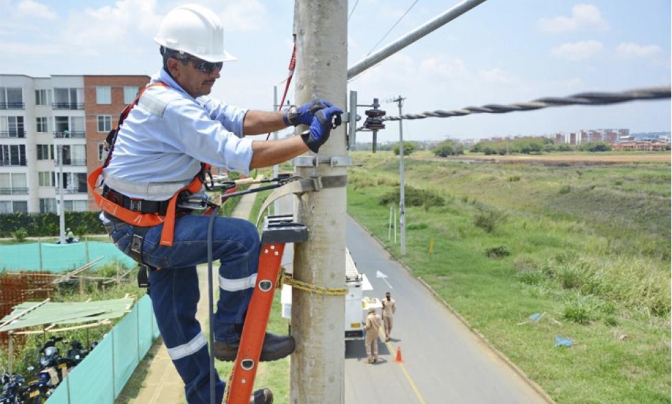 Tres barrios de Cali continúan sin energía eléctrica