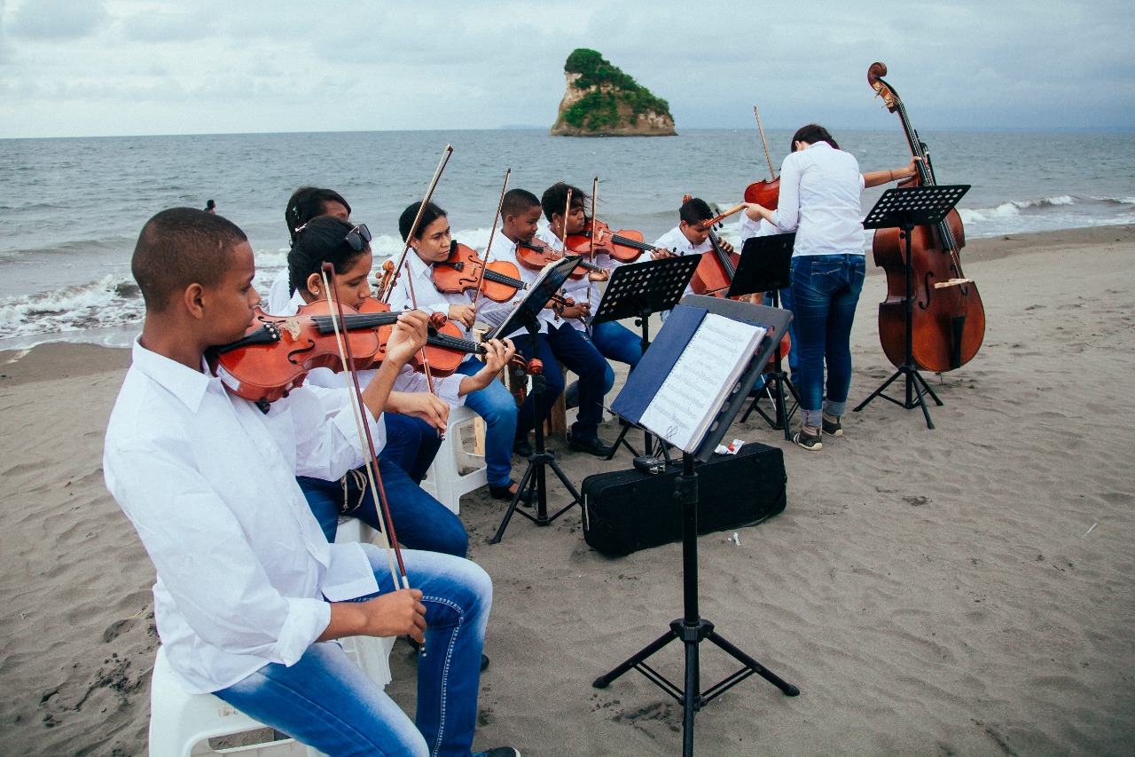 convocatoria de la Fundación Batuta para diseñar su logo