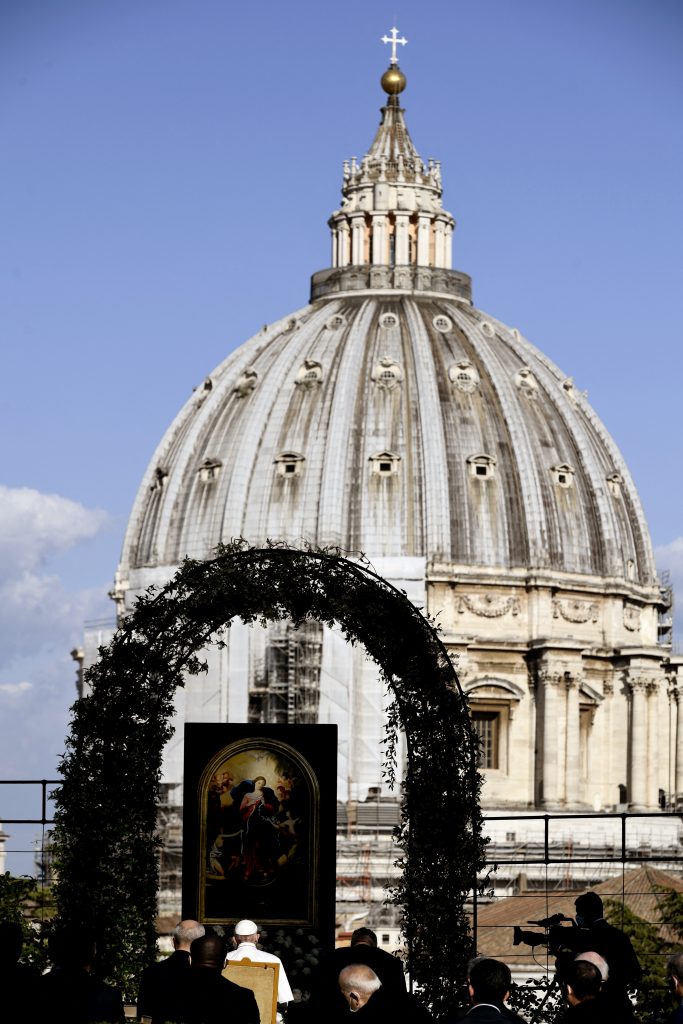 Vaticano introduce el delito de pedofilia en el Código de Derecho Canónico