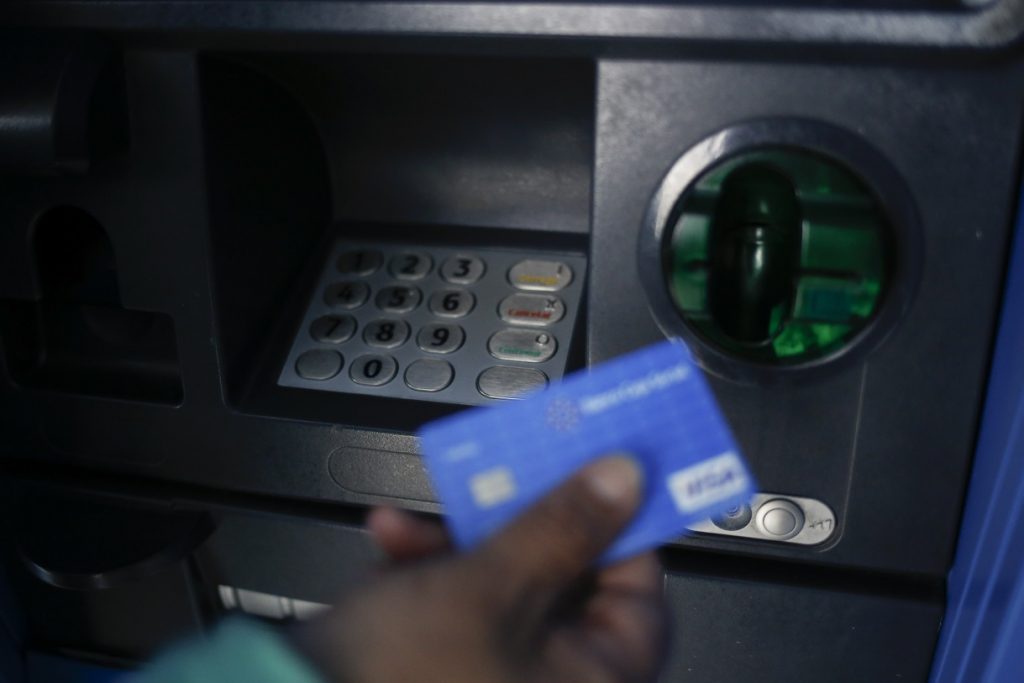 En julio cambiarán las normas de los cajeros automáticos