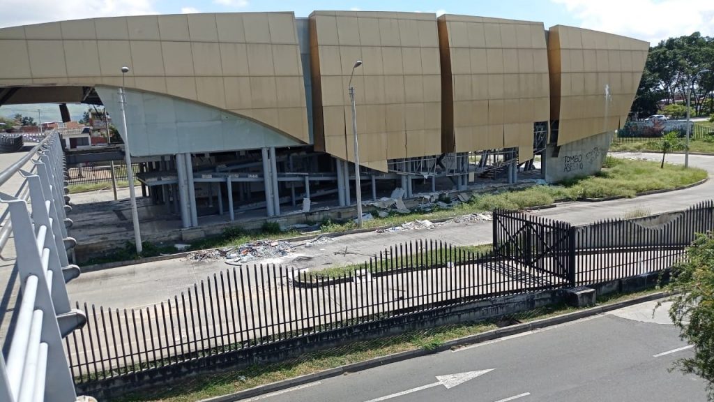 Así se encuentra la estación Paso del Comercio del MIO