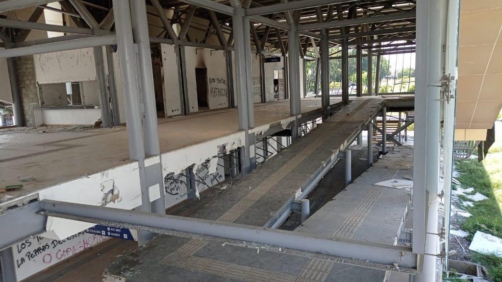 Así se encuentra la estación Paso del Comercio del MIO