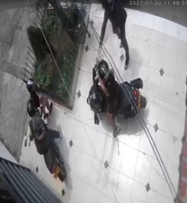 Motorizados atracaron a dos mujeres en el barrio Colón