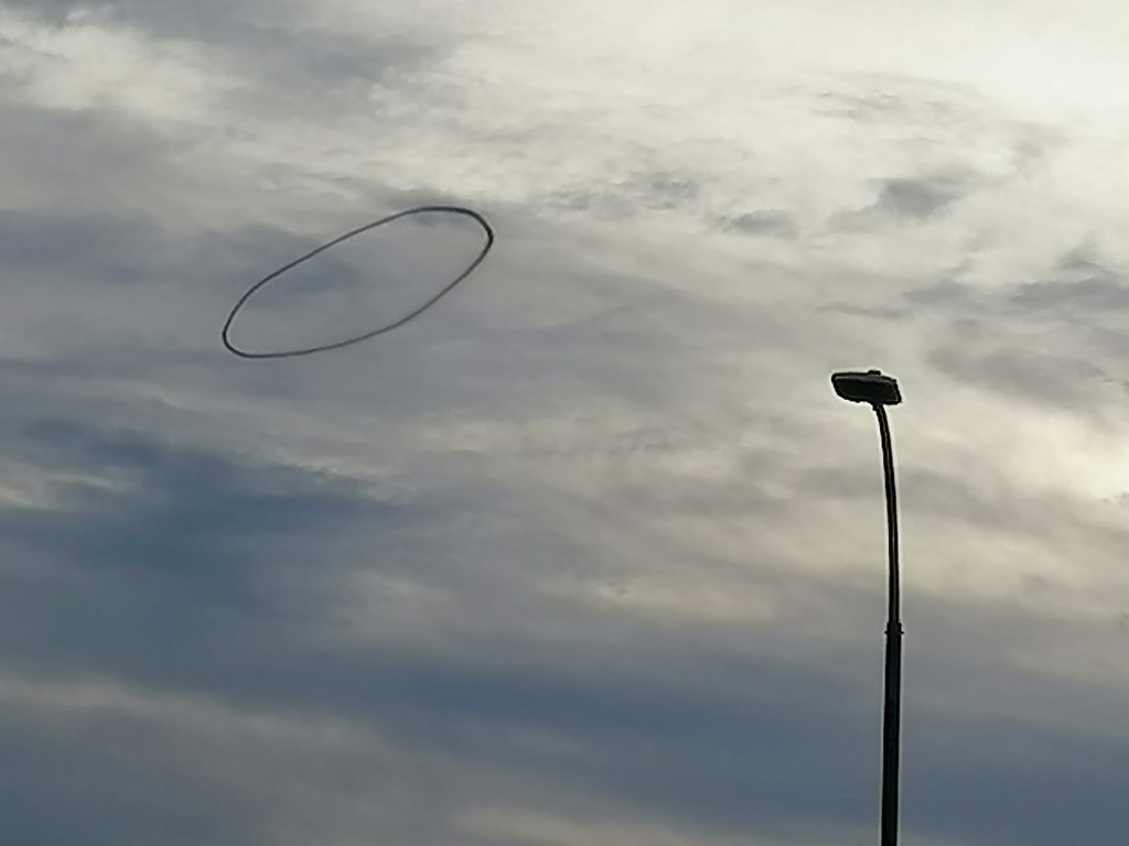 ¿Ovnis en el cielo? En Santander están conmocionados con este video