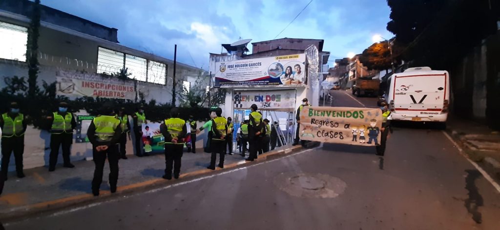 Policía acompaña el retorno a clases en Cali