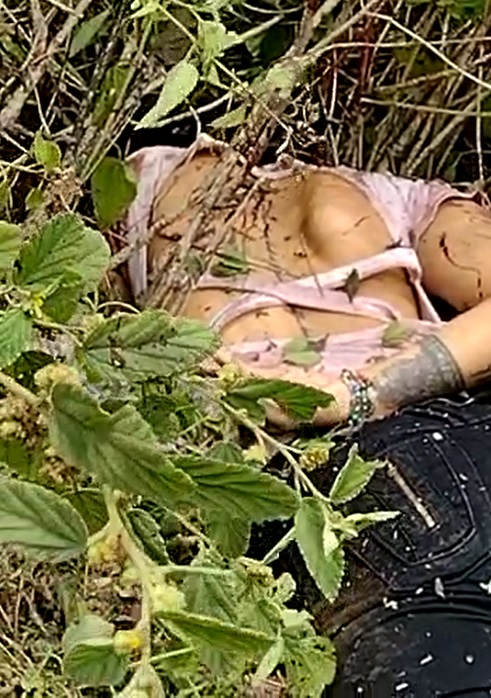 Encuentran a una mujer muerta de un balazo en la vía Yumbo - La Cumbre