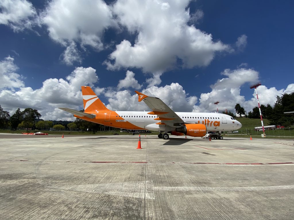 Aerolínea comienza operaciones en Colombia con nueve rutas