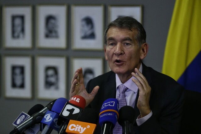 Salarios de servidores públicos subirán desde el mes de abril