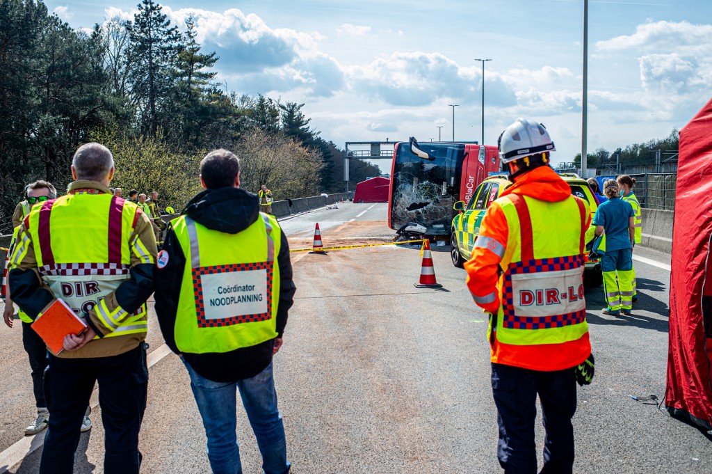 Tatuador caleño, hijo de dueña de Eventos Liz, murió en accidente de bus en Bélgica