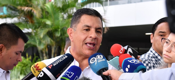 Anuncian sanciones para los que se cuelguen de los buses del MIO