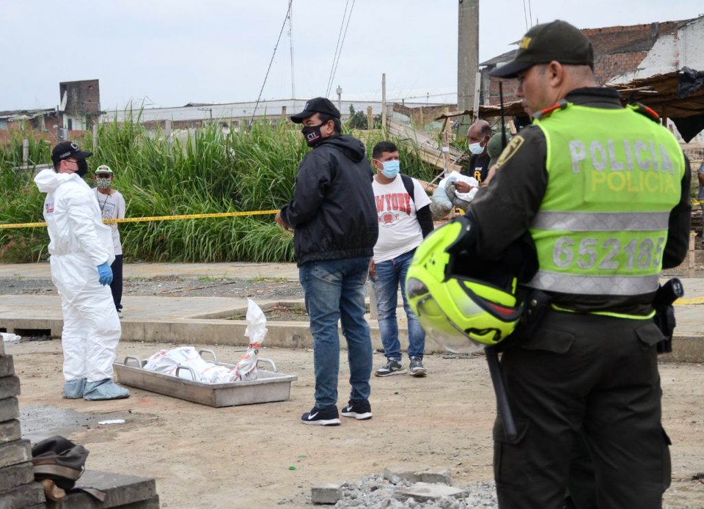 Hallan el cadáver de una mujer en una alcantarilla del centro de Cali