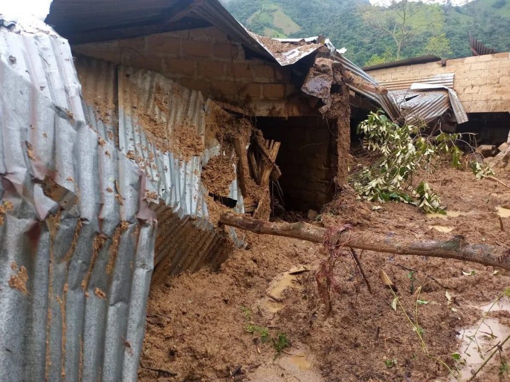 Deslizamiento de tierra sepultó a ocho miembros de una familia en Cauca