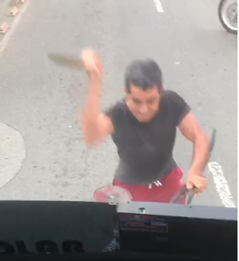 Video: Taxista que macheteó a un bus se disculpó y caleños reaccionan