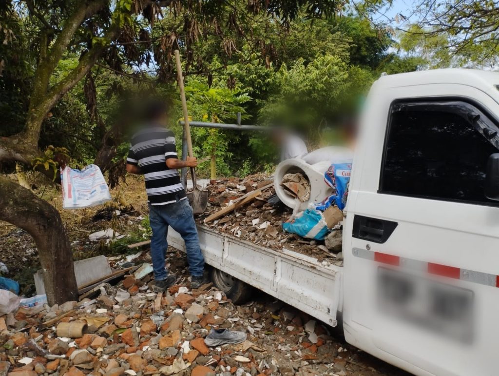 Capturan a cinco personas por contaminar el jarillón del río Cauca