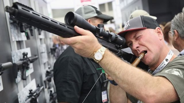 Estados Unidos reafirma derecho a portar armas en público.