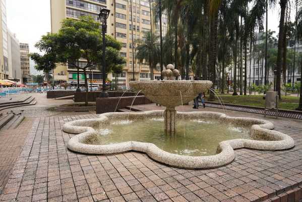 Volvió a brotar el agua de las fuentes de la Plaza de Cayzedo