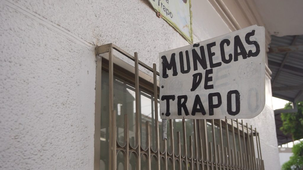 Ni los videojuegos acabaron con la tradición de las muñecas de trapo en Alameda