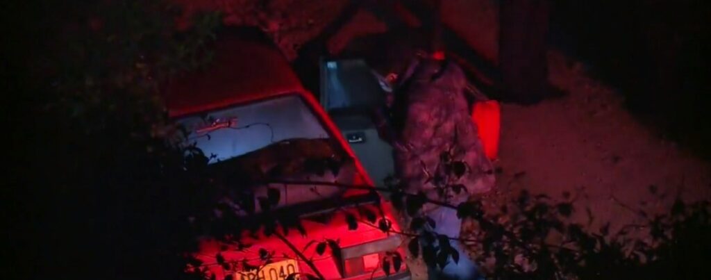 Hallan cadáver de una mujer envuelto en una sábana en un carro Hallan cadáver de una mujer envuelto en una sábana en un carro