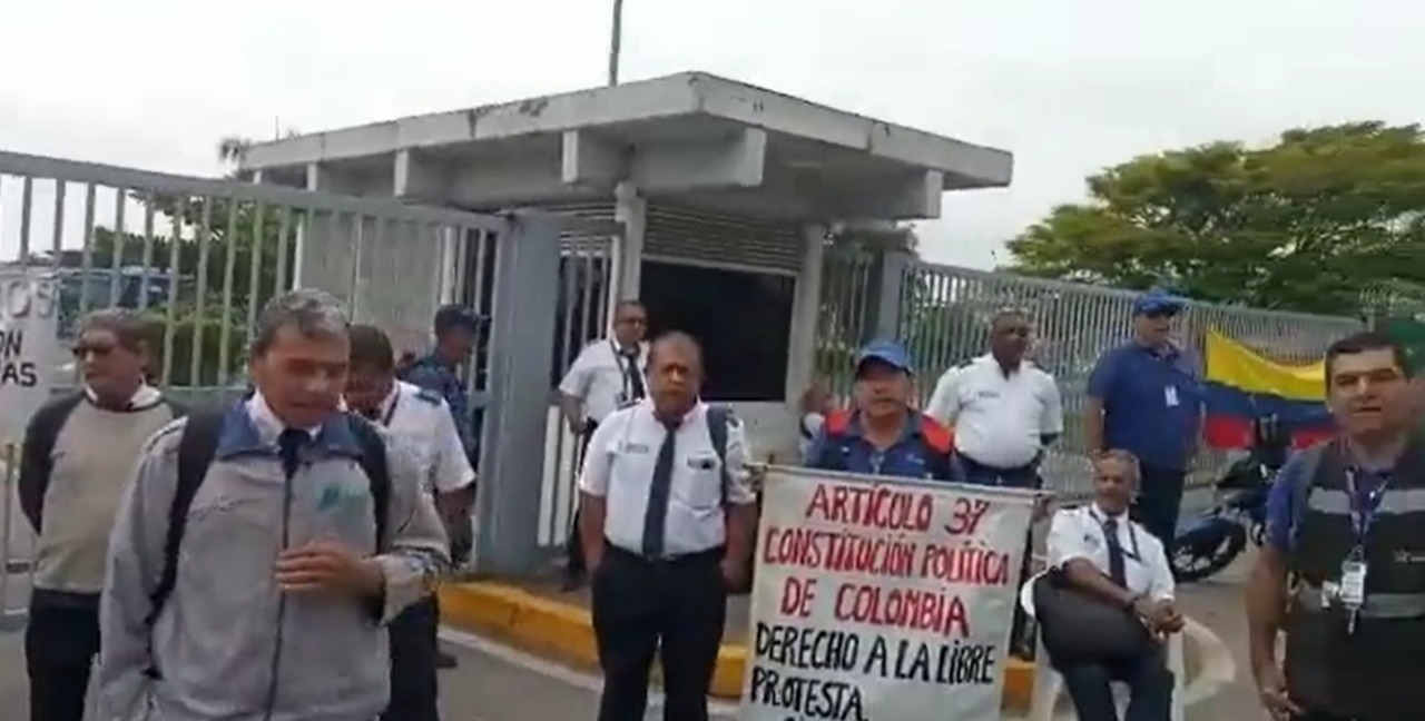 Conductores del MIO vuelven a protestar y exigen cumplimiento de pagos