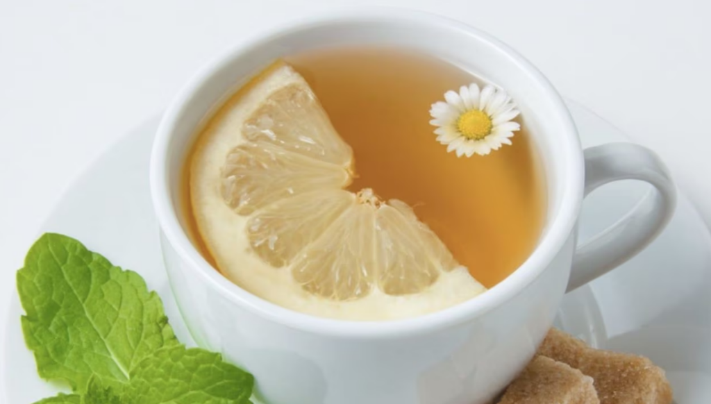 Estos son los beneficios de tomar té de manzanilla por las noches